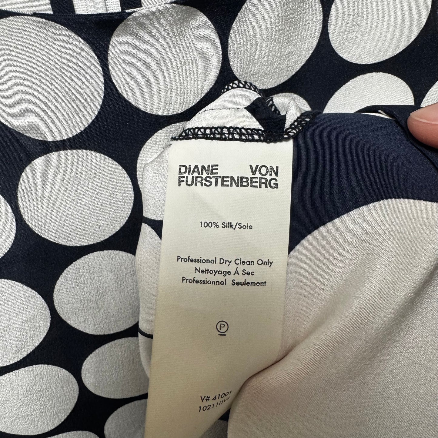 Silk Top Short Sleeve Designer By Diane Von Furstenberg In Polkadot Pattern, Size: M
