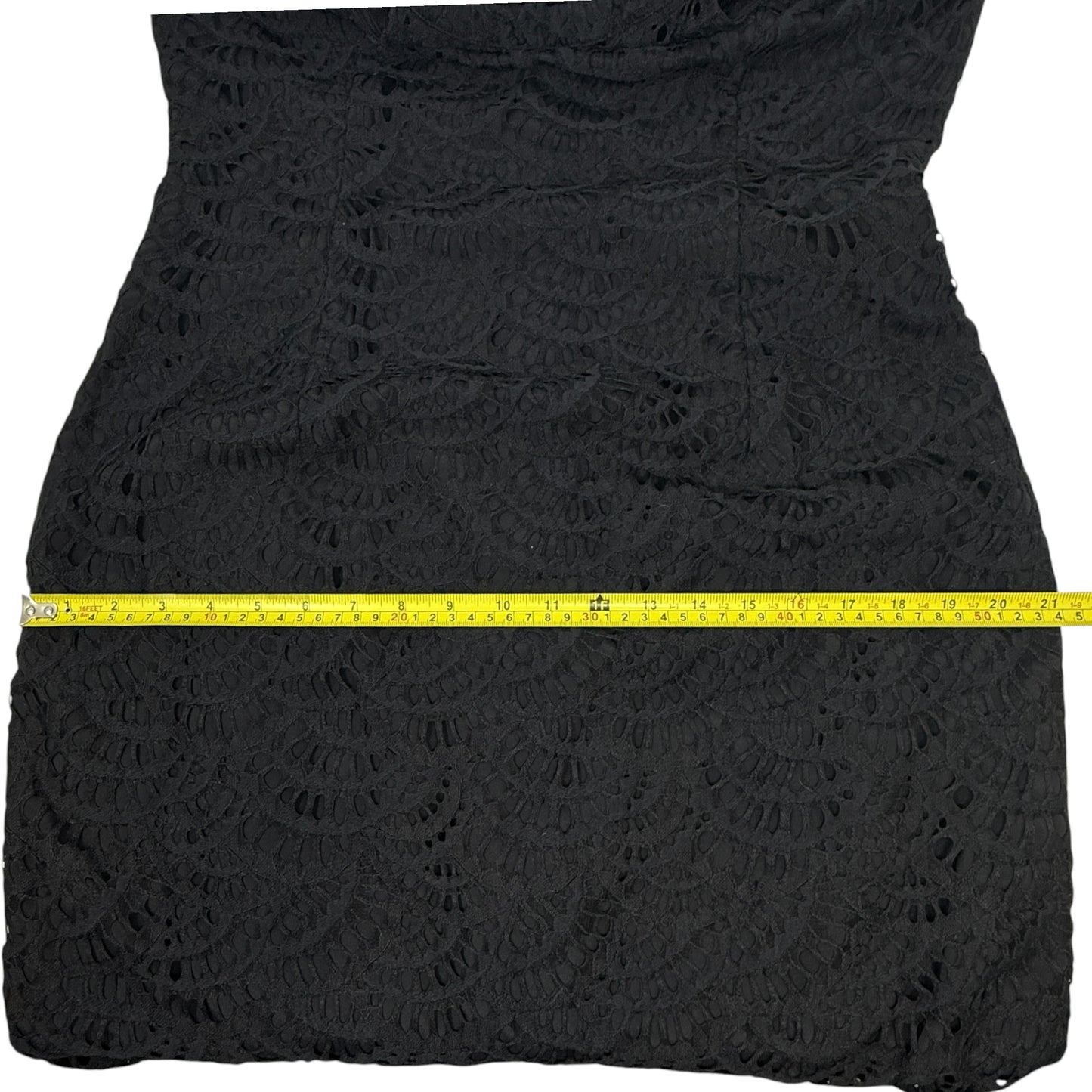 Kenna Lace Sheath Dress Designer By Lilly Pulitzer In Onyx Scalloped Fan Lace, Size: M ESTIMATED