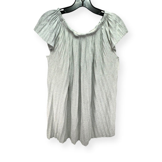 Dress Casual Short By Chelsea And Theodore In Silver, Size: M