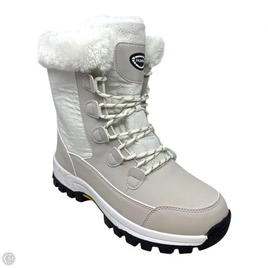 Boots Snow Unbranded In White, Size: 11