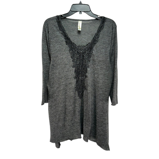 Top Long Sleeve By Decorated Originals  In Grey, Size: M