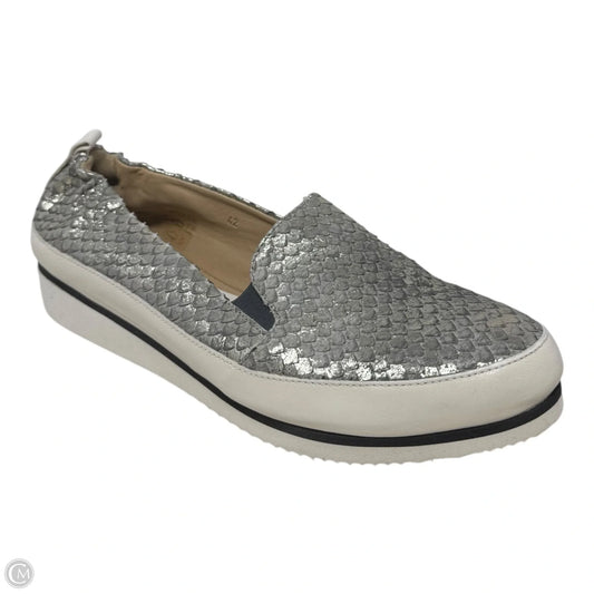 Metallic Lizard Embossed Shoes Sneakers By Ron White In Silver, Size: 11/42