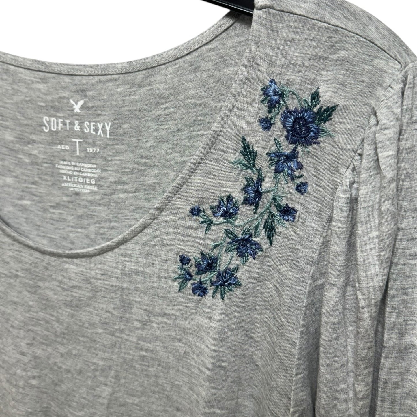 Floral EmbroideredTop Long Sleeve By American Eagle  Size: Xl