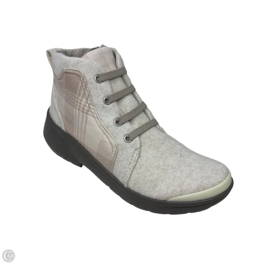 Kickback Ankle Boots By Bzees In Cream & Tan, Size: 7.5