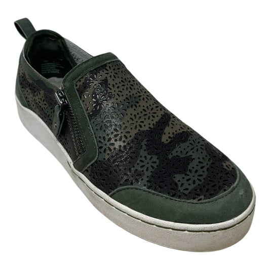 July Shoes Sneakers By Jambu In Camouflage Print, Size: 6