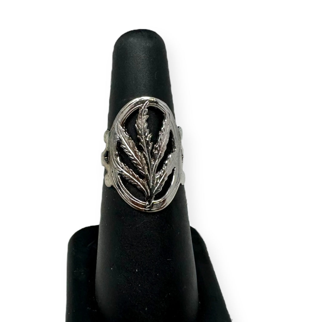 Sterling Silver Leaf Ring  Size: 5