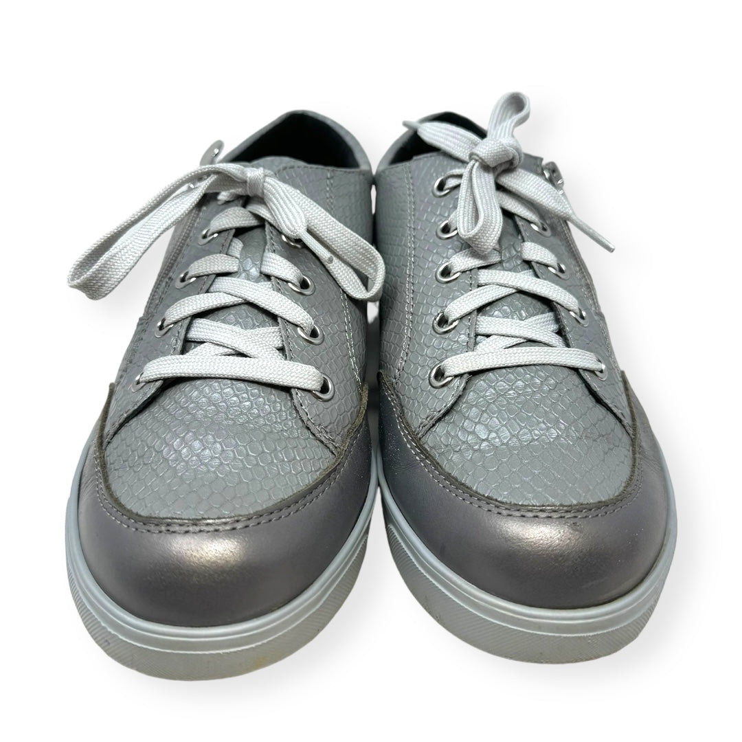 Grey Shoes Sneakers Munro, Size 7.5 Wide