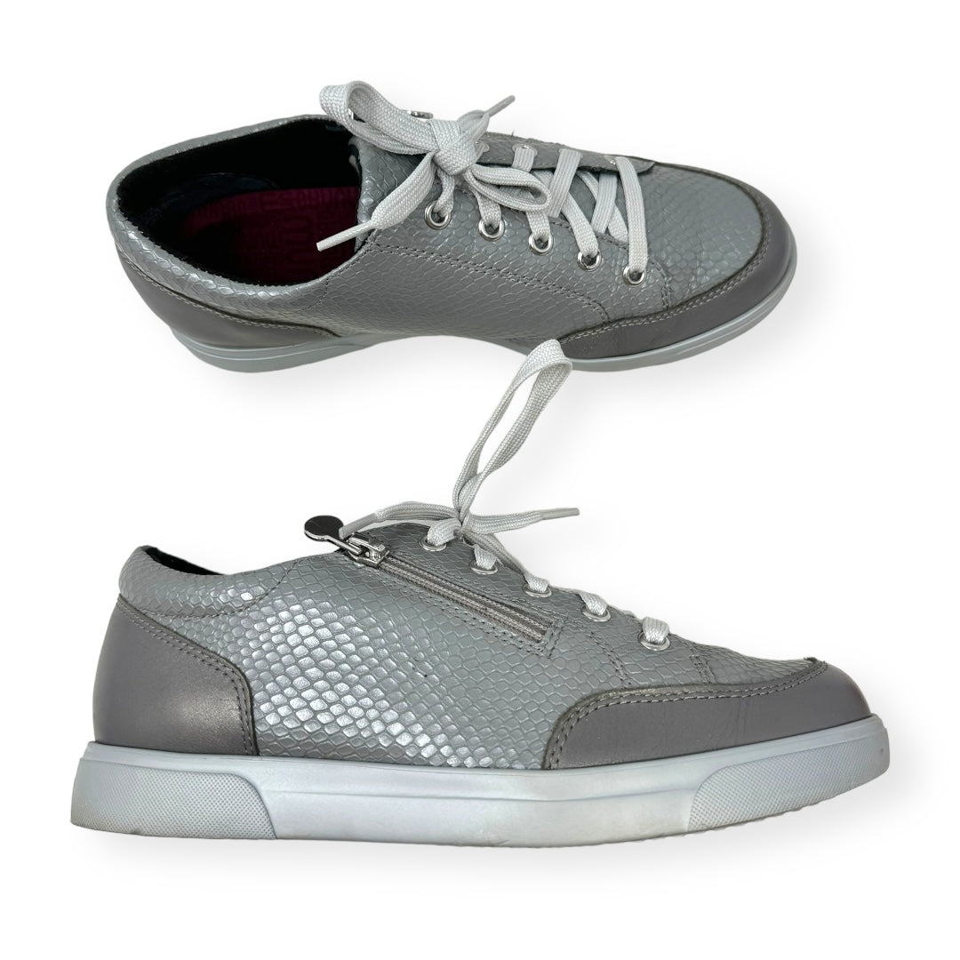 Grey Shoes Sneakers Munro, Size 7.5 Wide