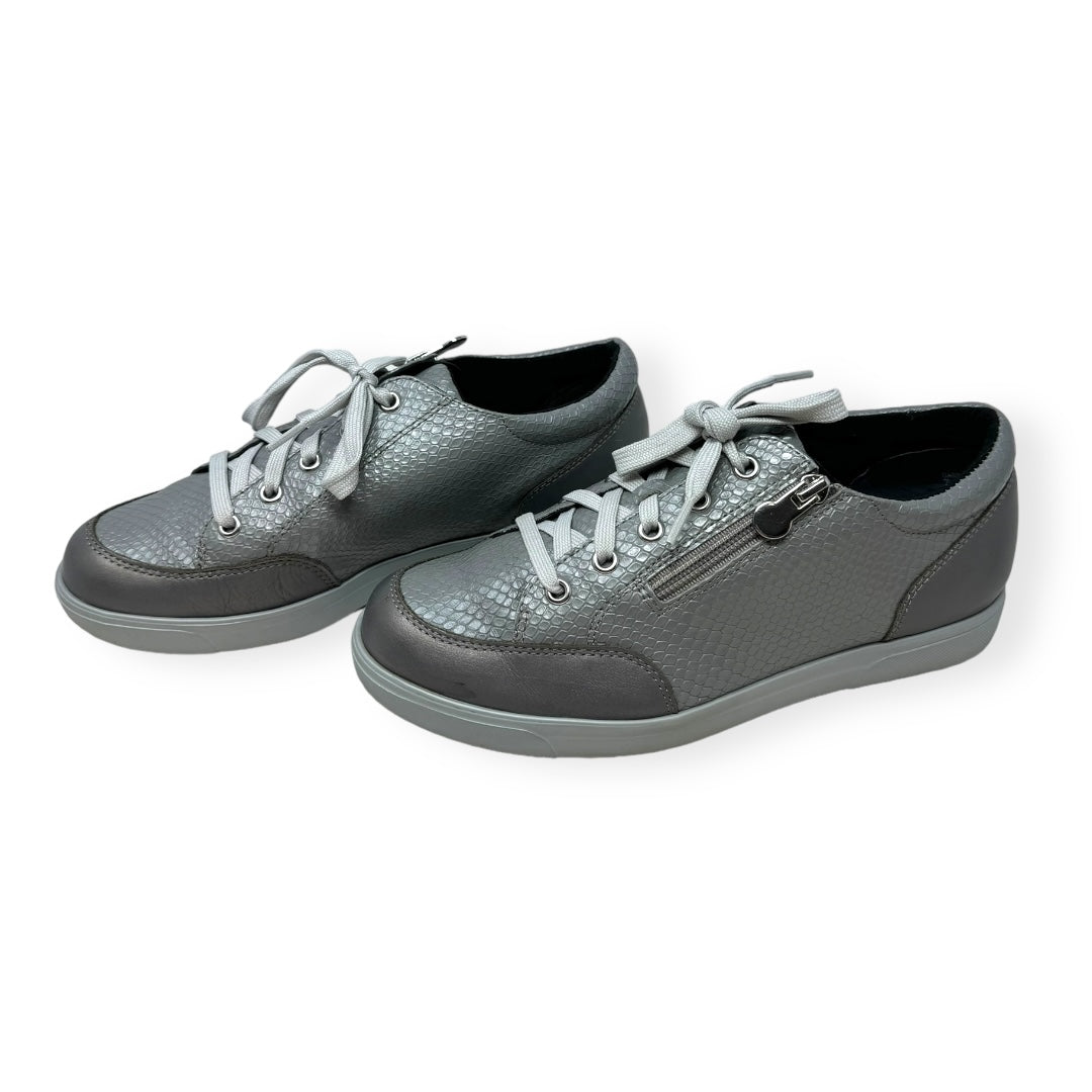 Grey Shoes Sneakers Munro, Size 7.5 Wide