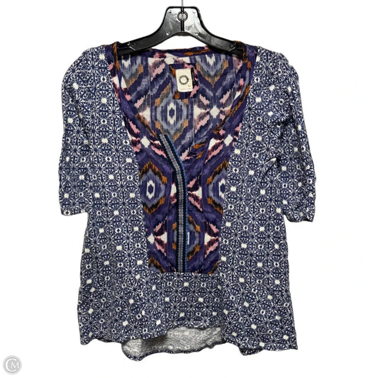 Top Short Sleeve By Akemi And Kin In Multi-colored, Size: Xs