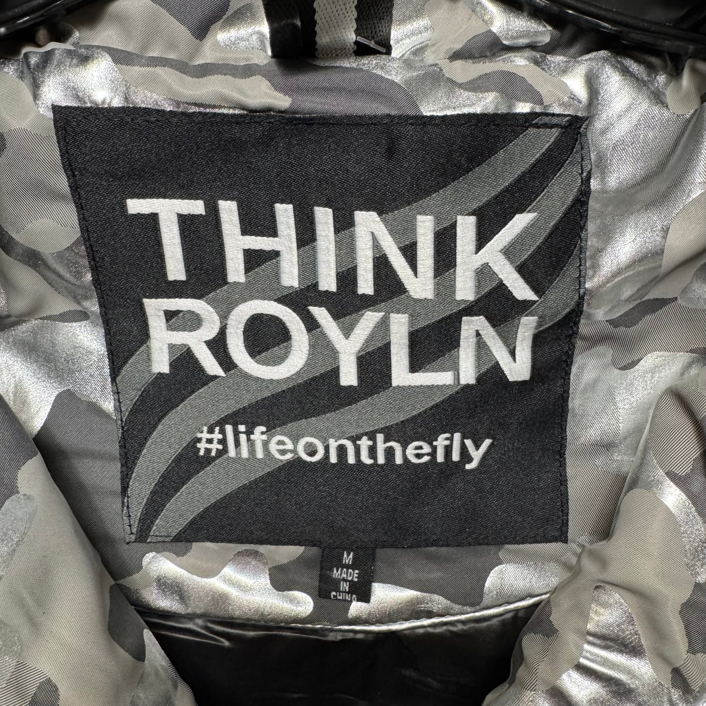 Duck Down Vest Puffer & Quilted By Think Royln In Camouflage Print, Size: M