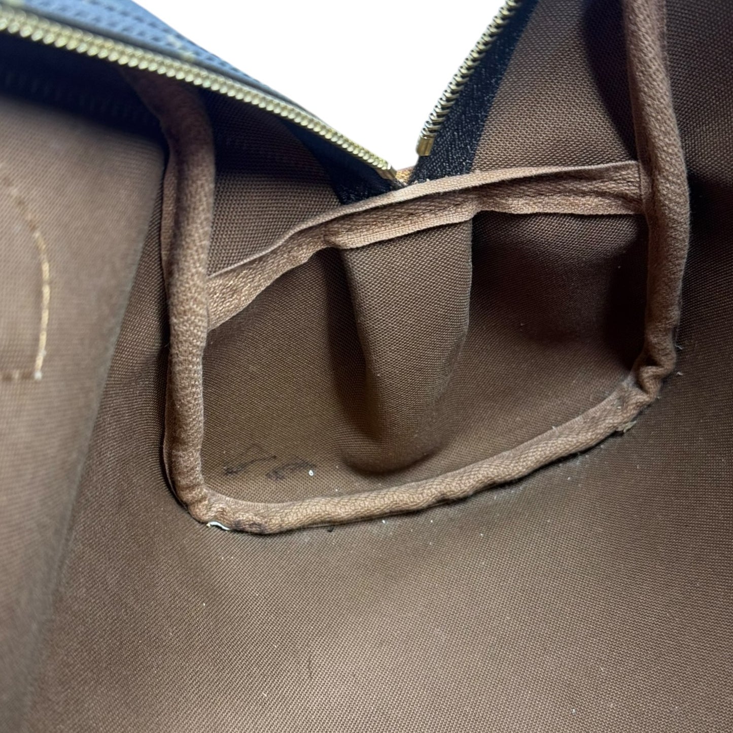 Montorgueil PM 2009 Monogram Shoulder Handbag Luxury Designer By Louis Vuitton, Size: Medium