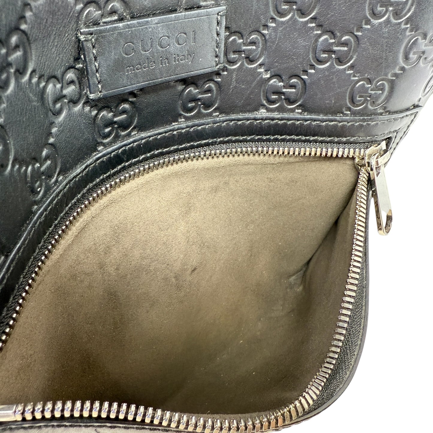 Guccissima Signature Leather Messenger Bag  Luxury Designer By Gucci, Size: Small