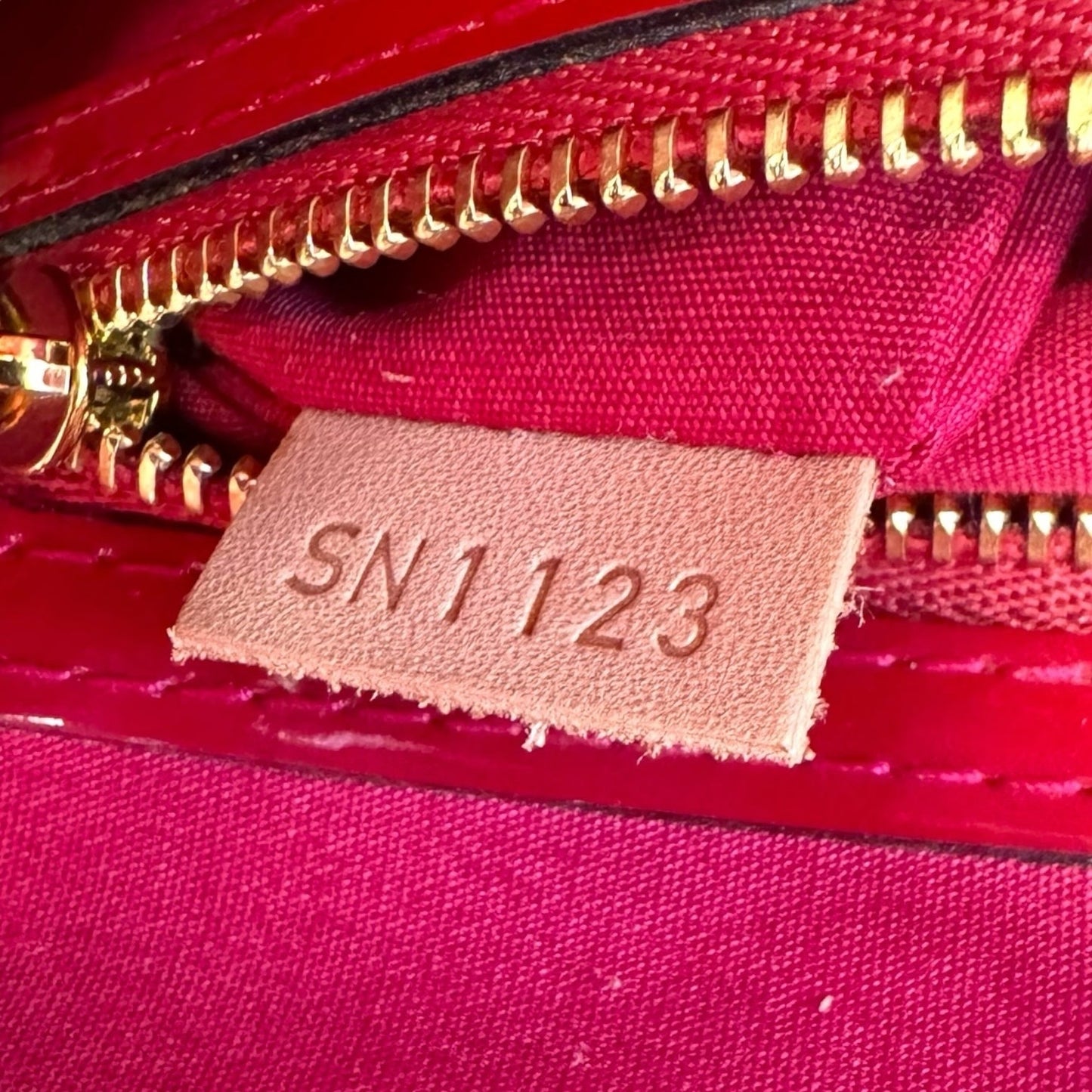 Vernis Catalina Tote Luxury Designer By Louis Vuitton In Indien Rose Embossed Patent Leather, Size: Small